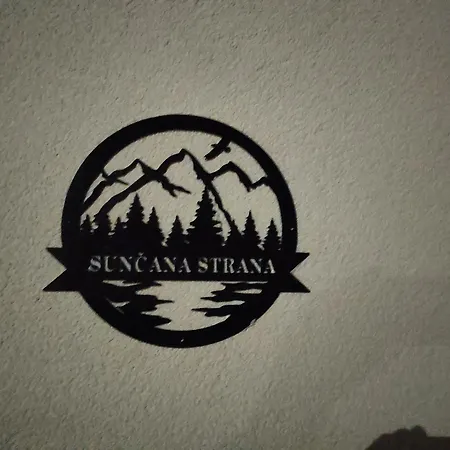Suncana Strana شقة